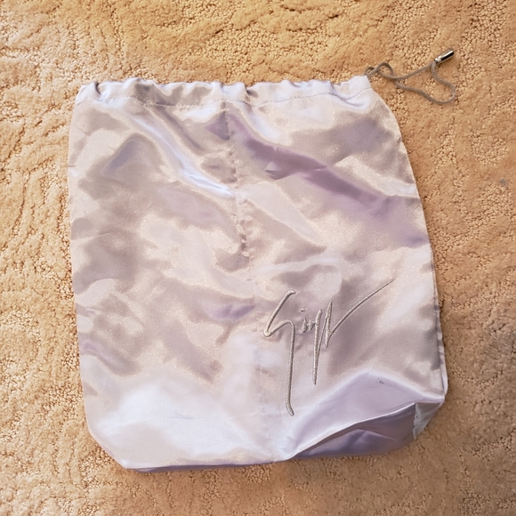 Red Heels - Picture 5 of 5